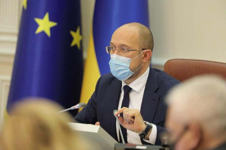 Прем'єр-міністр Денис Шмигаль Шмигаль прокоментував інформацію про передачу коштів з програм МОЗу на ремонт доріг