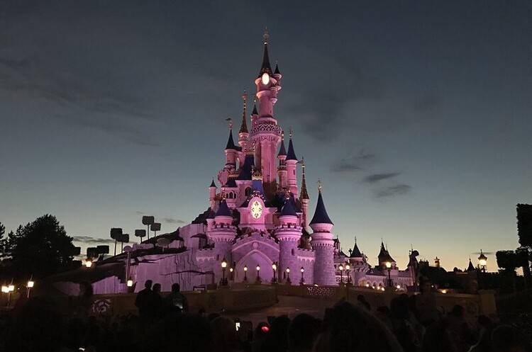 Disneyland у Парижі знову закриває свої двері Disneyland у Парижі знову закриває свої двері