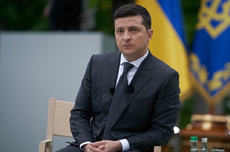 Зеленський закликав фракцію «Слуга народу» обов'язково ухвалити суворі рішення щодо КСУ Зеленський закликав фракцію «Слуга народу» обов'язково ухвалити суворі рішення щодо КСУ