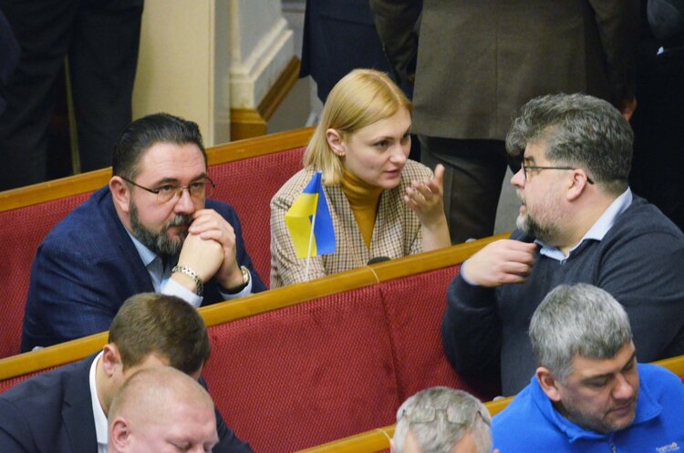 У ВР зібрали понад 150 підписів під заявою з вимогою відставки суддів КСУ У ВР зібрали понад 150 підписів під заявою з вимогою відставки суддів КСУ