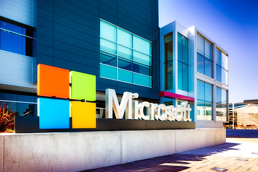 Розробленій спільно з Microsoft технології онлайн-голосування на виборах будуть більше довіряти люди – Зеленський Розробленій спільно з Microsoft технології онлайн-голосування на виборах будуть більше довіряти люди – Зеленський