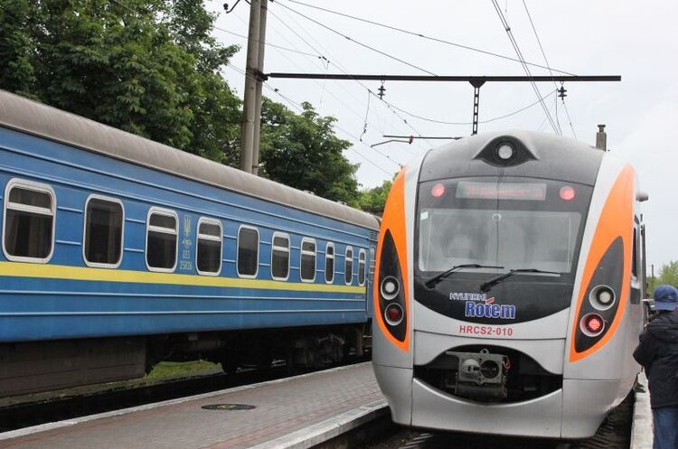 «Укрзалізниця» відновлює продаж квитків на низку станцій «Укрзалізниця» відновлює продаж квитків на низку станцій
