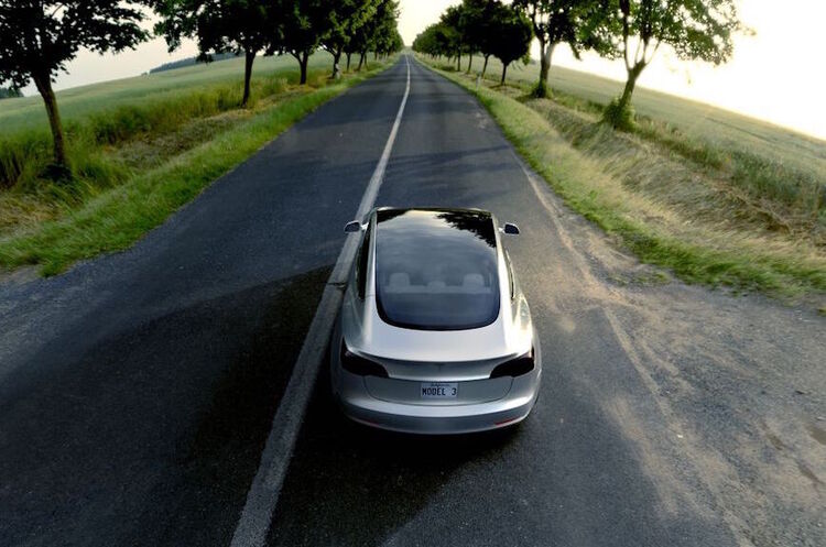 Tesla збирається збільшити потужність свого китайського заводу до 550 000 авто в 2021 році Tesla збирається збільшити потужність свого китайського заводу до 550 000 авто в 2021 році