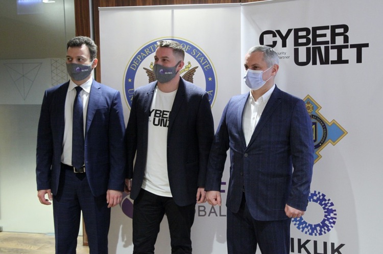 РНБО запустив навчання за програмою для «білих хакерів» РНБО запустив навчання за програмою для «білих хакерів»