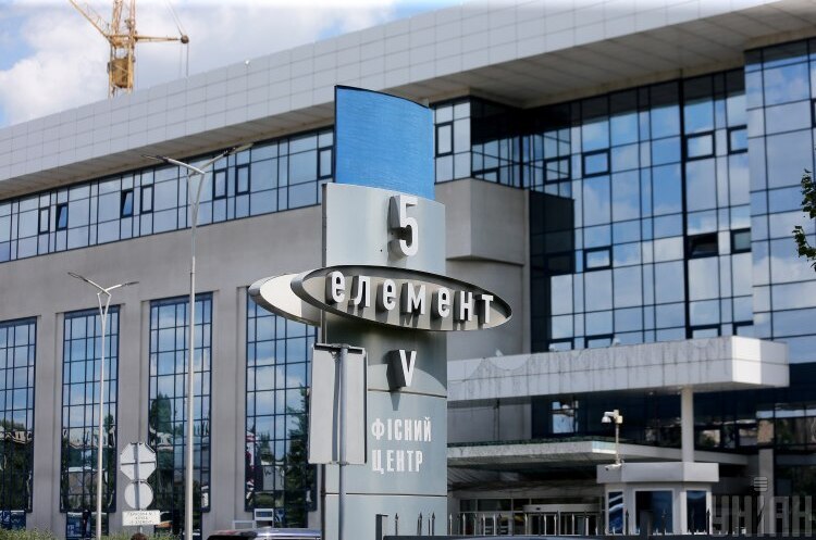 Поліція зачинила спортклуб Порошенка через порушення карантину вихідного дня Поліція зачинила спортклуб Порошенка через порушення карантину вихідного дня