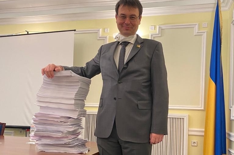 Народний депутат Данило Гетманцев Гетманцев написав проєкт постанови про власну відставку з посади голови комітету