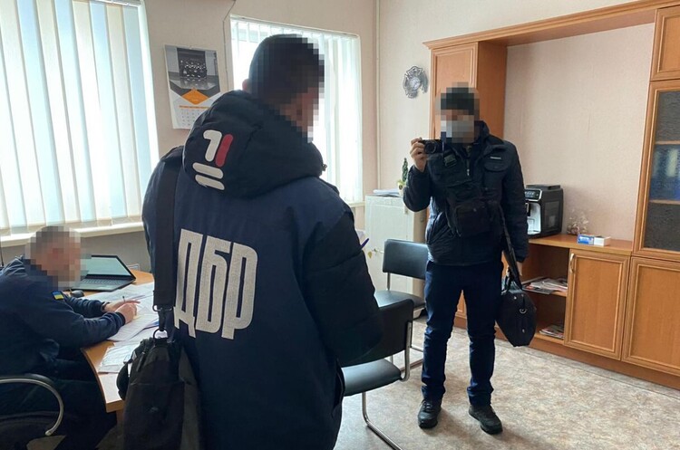 Рятувальники Луганщини не змогли вчасно приїхати на гасіння пожеж через системне розкрадання пального – ДБР Рятувальники Луганщини не змогли вчасно приїхати на гасіння пожеж через системне розкрадання пального – ДБР