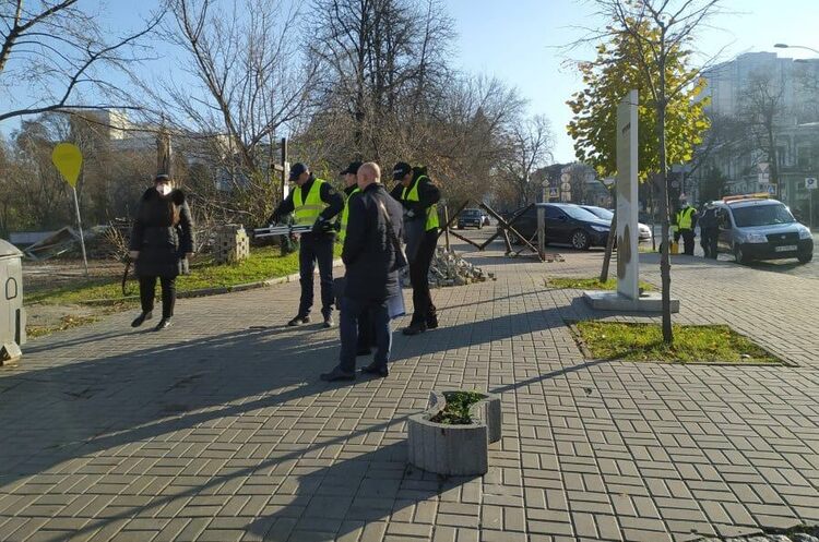 Правоохоронці прийшли з новою перевіркою до музею Революції гідності Правоохоронці прийшли з новою перевіркою до музею Революції гідності