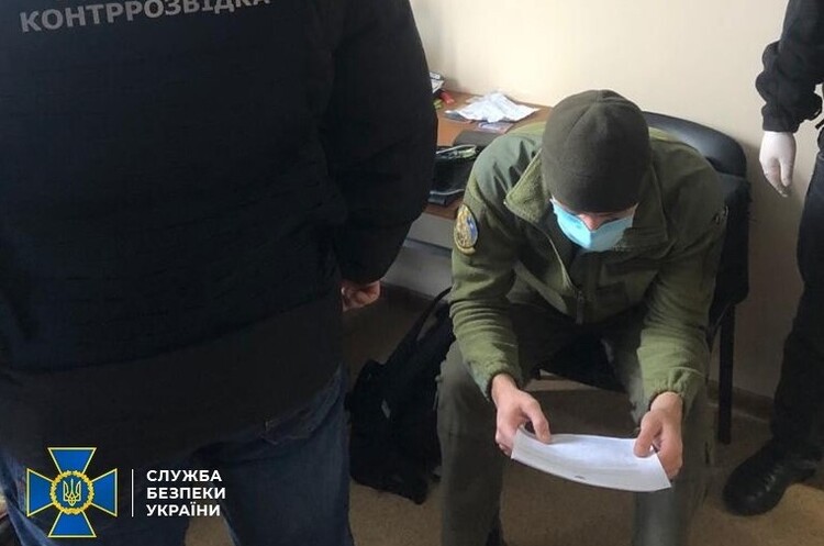 СБУ затримала командира одного з підрозділів Нацгвардії під час передачі спецслужбам РФ секретних даних СБУ затримала командира одного з підрозділів Нацгвардії під час передачі спецслужбам РФ секретних даних