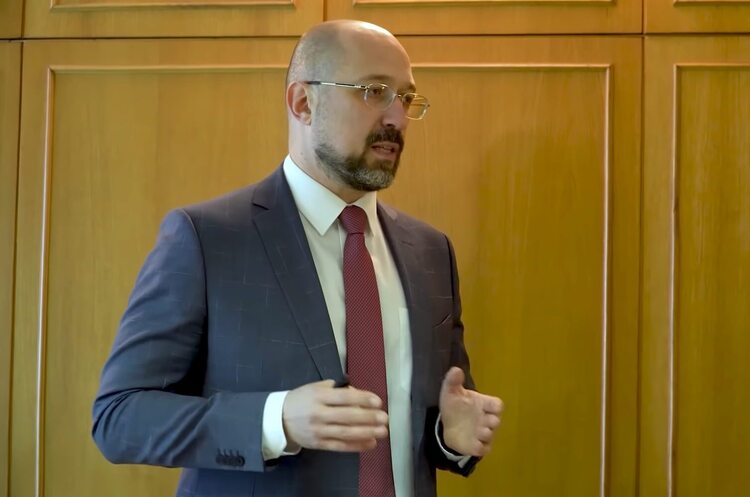 Прем'єр-міністр Денис Шмигаль Шмигаль представив головні показники доопрацьованого держбюджету на 2021 рік