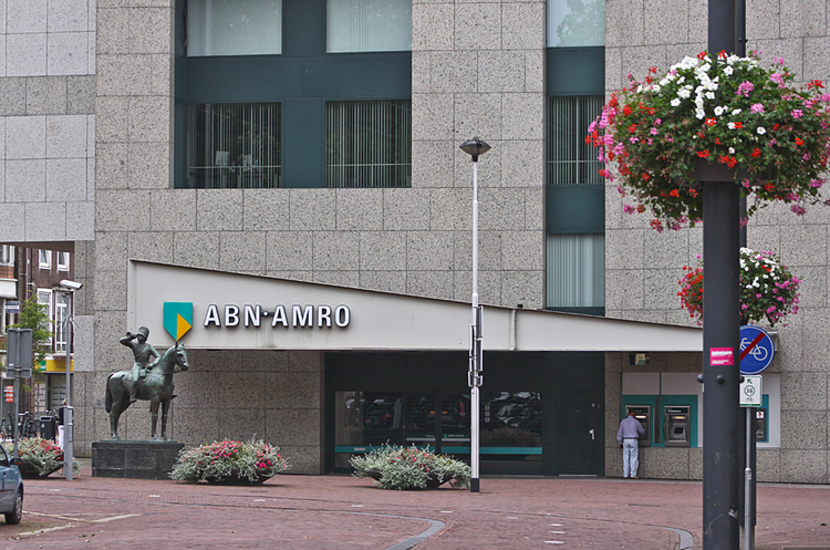 Голландський банк ABN Amro скоротить майже 3000 робочих місць до 2024 року Голландський банк ABN Amro скоротить майже 3000 робочих місць до 2024 року