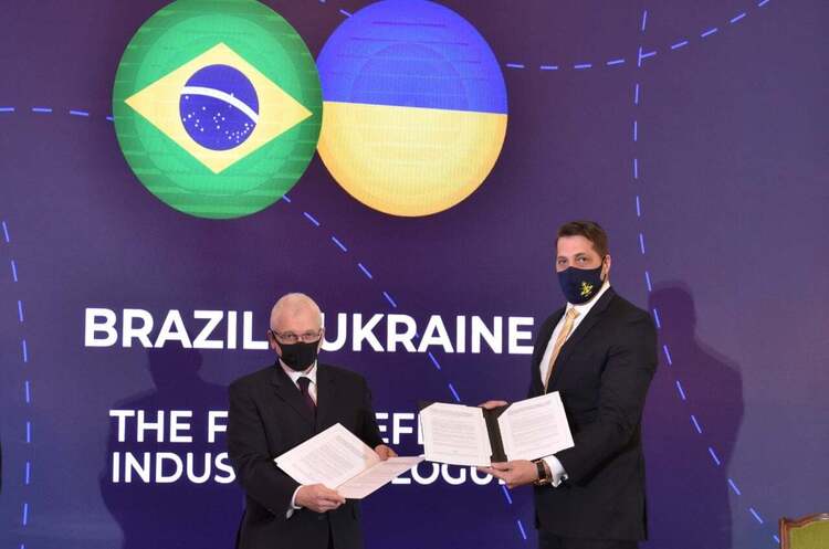Україна та Бразилія домовились про співпрацю в оборонно-промисловій галузі Україна та Бразилія домовились про співпрацю в оборонно-промисловій галузі