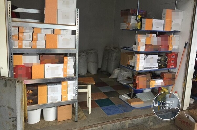 На Донеччині правоохоронці вилучили контрафактний тютюн та обладнання для виготовлення цигарок