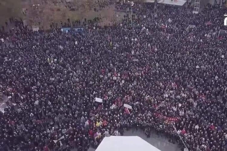 «Нікол, ти зрадник»: мітингувальники в Єревані вимагають відставки Пашиняна до 8 грудня «Нікол, ти зрадник»: мітингувальники в Єревані вимагають відставки Пашиняна до 8 грудня