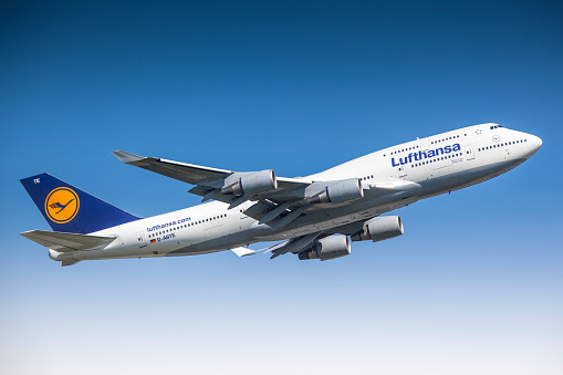 Німецька авіакомпанія Lufthansa планує скоротити майже 30 000 робочих місць Німецька авіакомпанія Lufthansa планує скоротити майже 30 000 робочих місць