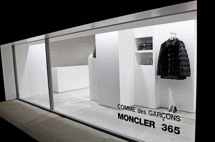 Бренд Moncler купує свого італійського конкурента Stone Island за майже $1,4 млрд Бренд Moncler купує свого італійського конкурента Stone Island за майже $1,4 млрд