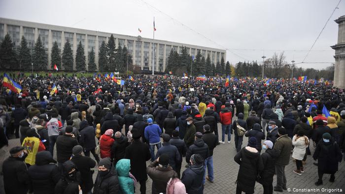 Акція протесту в Кишиневі завершилася ухваленням резолюції з вимогою відставки уряду Акція протесту в Кишиневі завершилася ухваленням резолюції з вимогою відставки уряду
