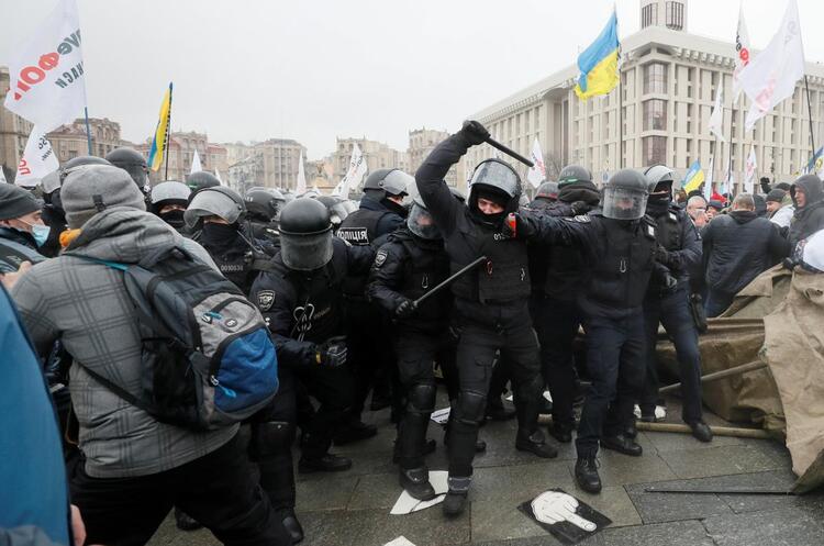 На майдані відбулися сутички між ФОПами та поліцією На майдані відбулися сутички між ФОПами та поліцією