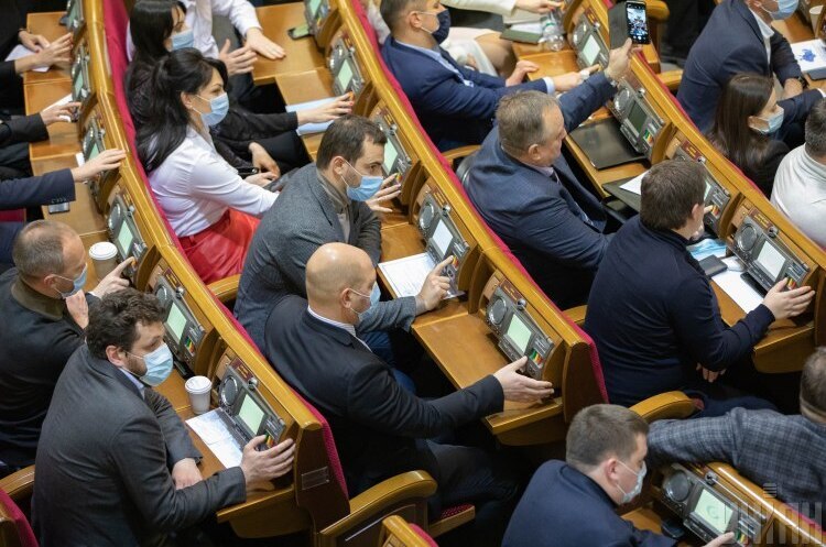 Відтепер держслужбовцям можна залишатися на посаді до 70-річного віку Відтепер держслужбовцям можна залишатися на посаді до 70-річного віку