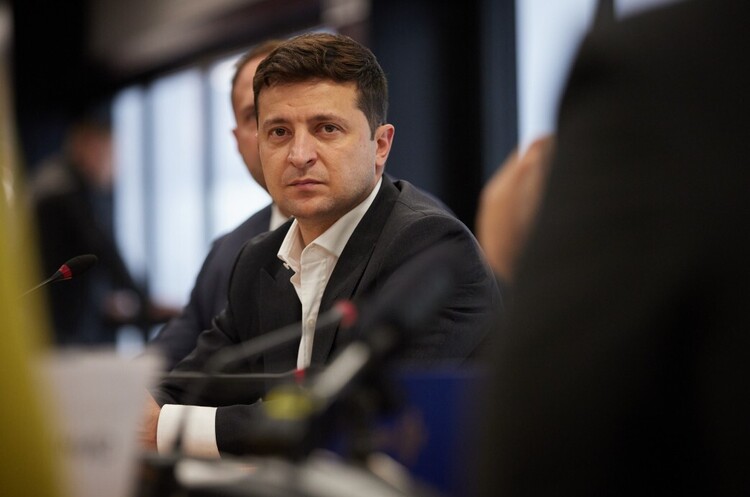Зеленський став одночасно політиком року та головним розчаруванням – опитування Зеленський став одночасно політиком року та головним розчаруванням – опитування