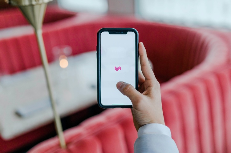 Lyft запланував пропонувати клієнтам безпілотні таксі з 2023 року Lyft запланував пропонувати клієнтам безпілотні таксі з 2023 року