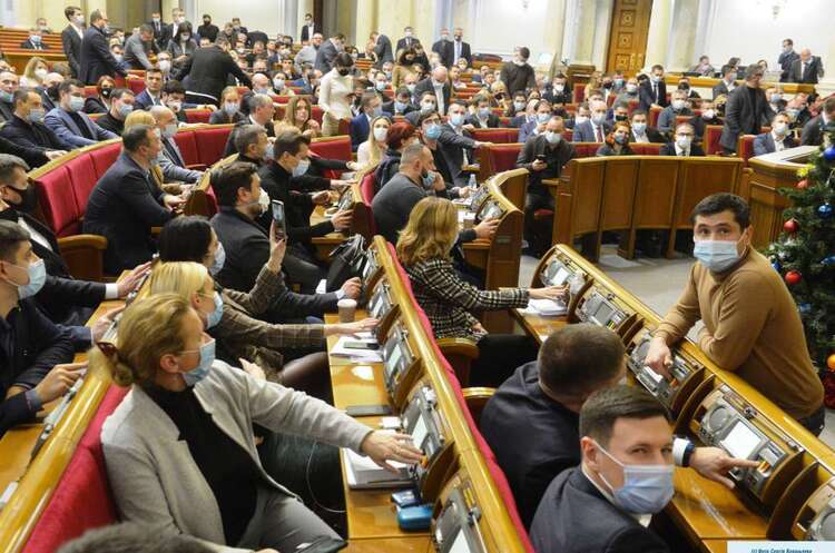 Рада ухвалила законпроєкт Зеленського про «інвестнянь» Рада ухвалила законпроєкт Зеленського про «інвестнянь»