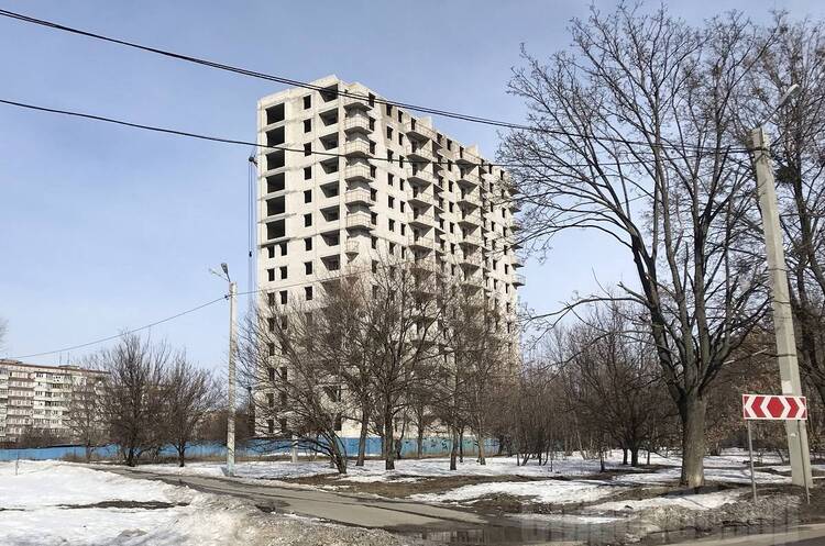 14-поверховий недобуд, розташований за адресою: вул. Ньютона, 115 До Міжвідомчої робочої групи з питань сприяння постраждалим інвесторам приєдналися вкладники харківських ЖК