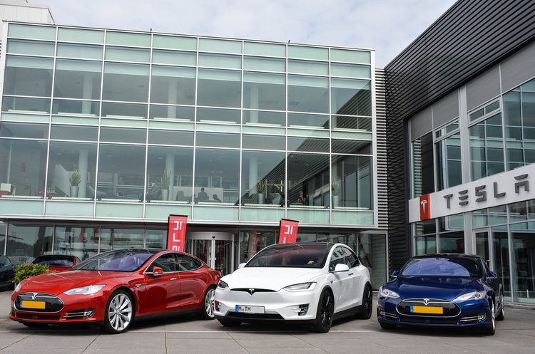 Volkswagen випустить «вбивцю» Tesla Model S Volkswagen випустить «вбивцю» Tesla Model S