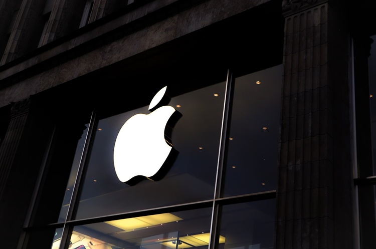 Apple оснастит свой первый беспилотный электрокар «батареей нового уровня» - Reuters
