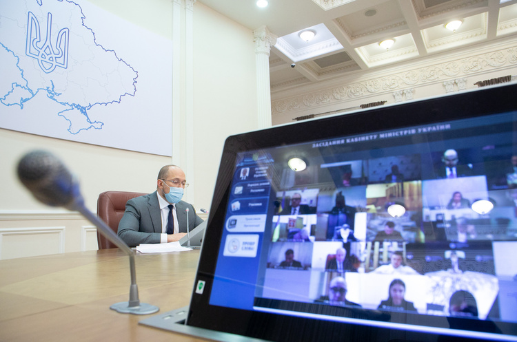 Кабмін спростив правила оформлення посвідок на тимчасове проживання для білорусів Кабмін спростив правила оформлення посвідок на тимчасове проживання для білорусів