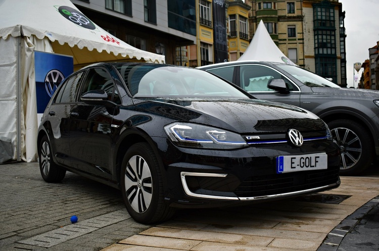 VW припинив випуск електромобілів e-Golf VW припинив випуск електромобілів e-Golf