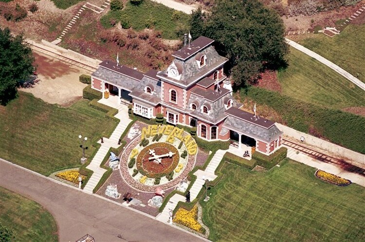 фото NBC News Продано маєток Майкла Джексона Neverland, в який він присягнувся ніколи не повертатися