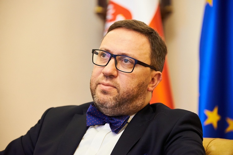 Посол Республики Польша: «Из-за миграции украинских рабочих за границу здесь теперь сложно найти специалистов для польских заводов» Посол Республики Польша: «Из-за миграции украинских рабочих за границу здесь теперь сложно найти специалистов для польских заводов»