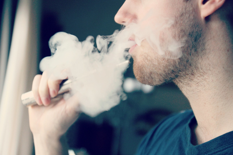 Електронні сигарети не є безпечними і викликають «ментальний туман» - дослідження