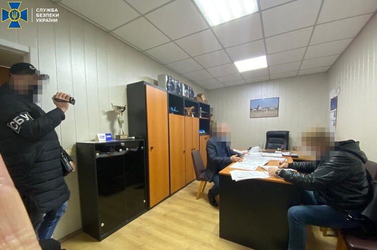 Директор аеропорту «Кривий Ріг» привласнив бюджетні гроші, які виділили на капітальний ремонт – СБУ Директор аеропорту «Кривий Ріг» привласнив бюджетні гроші, які виділили на капітальний ремонт – СБУ
