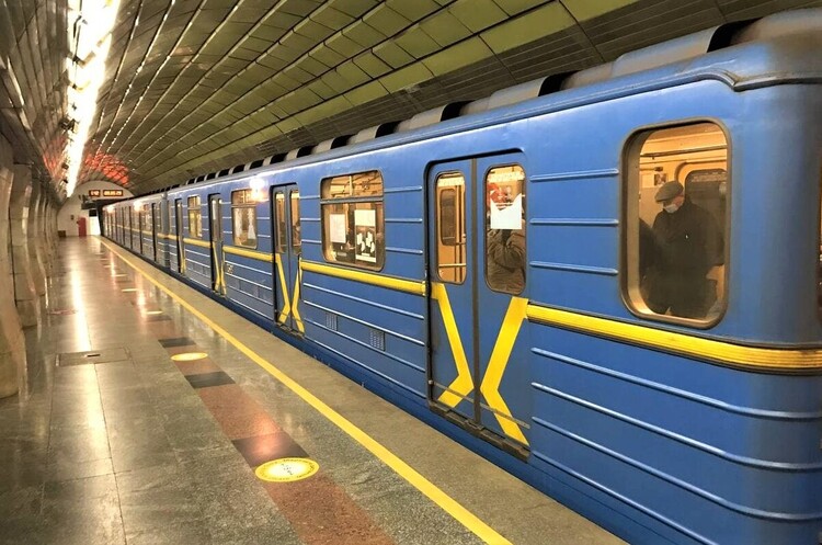 Київський метрополітен у 2020 році скоротив пасажиропотік на 56% Київський метрополітен у 2020 році скоротив пасажиропотік на 56%