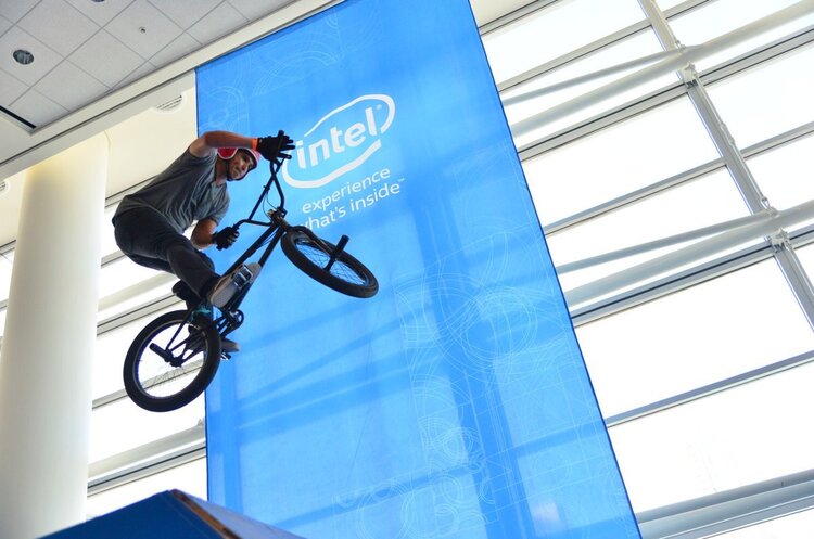 фото DR Акції Intel зросли на 13% на новині про відставку гендиректора