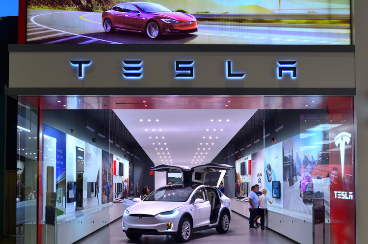 Tesla відкриває все більше демонстраційних залів і сервісних центрів в Європі Tesla відкриває все більше демонстраційних залів і сервісних центрів в Європі