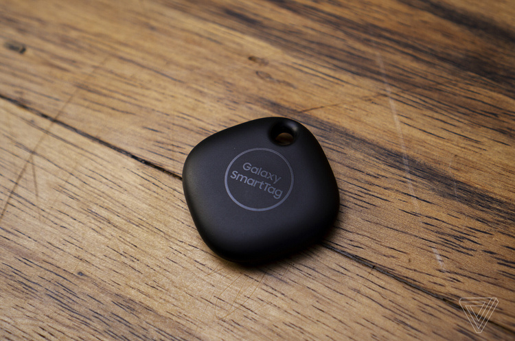 фото The Verge Samsung представила Bluetooth-брелок для пошуку загублених речей (ВІДЕО)