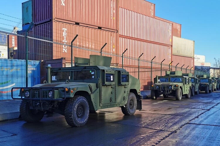 США передали українській армії десятки військових джипів та катерів США передали українській армії десятки військових джипів та катерів