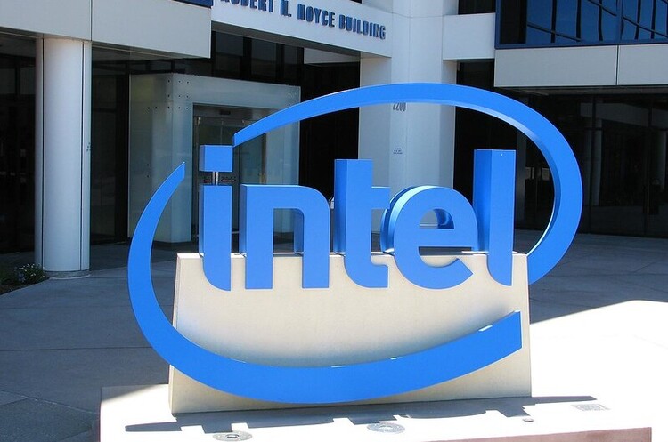 Трамп анулював ліцензії Intel та ще низки компаній на поставку їх продукції Huawei – Reuters Трамп анулював ліцензії Intel та ще низки компаній на поставку їх продукції Huawei – Reuters