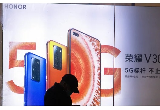 Фото: Ng Han Guan / AP У смартфони Honor після розриву з Huawei знову повертається Google