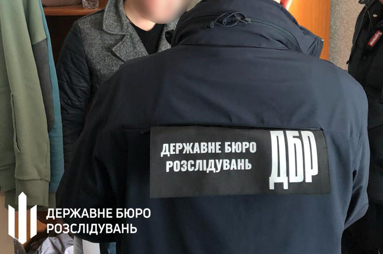 Експомічник нардепа намагався продати посаду в Офісі президента за $200 000 – ДБР Експомічник нардепа намагався продати посаду в Офісі президента за $200 000 – ДБР