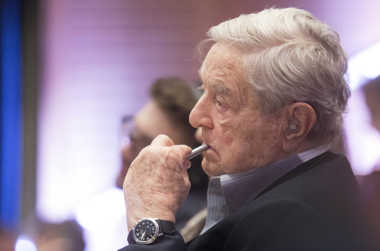 фото Shutterstock Forbes підрахував, хто з мільярдерів віддав найбільше грошей на благодійність