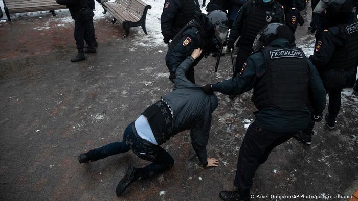 МЗС України засудило насильство проти протестувальників у РФ МЗС України засудило насильство проти протестувальників у РФ