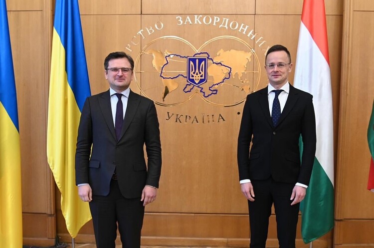 Угорщина передала Україні 50 апаратів ШВЛ Угорщина передала Україні 50 апаратів ШВЛ