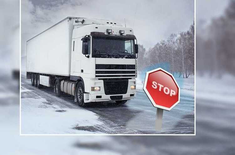 Через снігопад Одесу закрили для вантажівок Через снігопад Одесу закрили для вантажівок