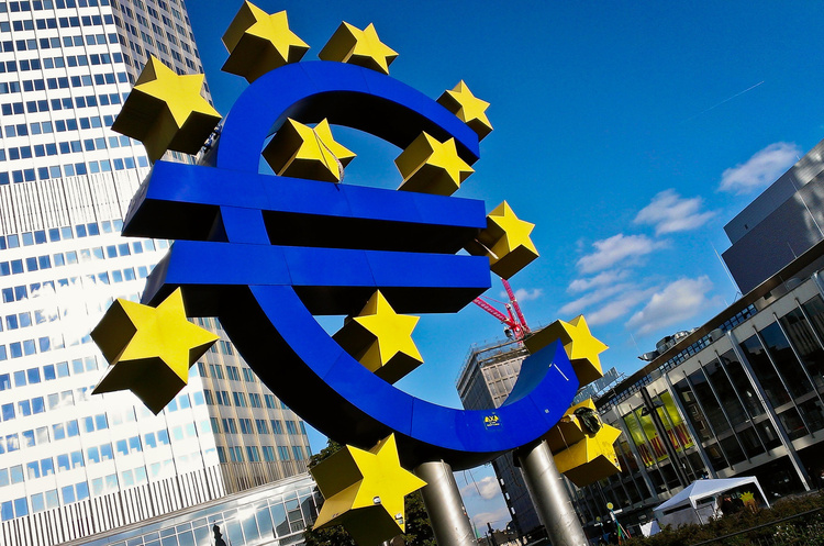 Економіка єврозони за минулий рік скоротилась на майже 7% Економіка єврозони за минулий рік скоротилась на майже 7%