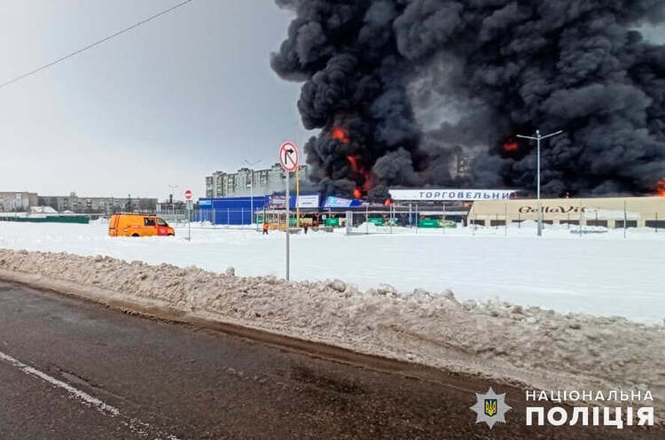Поліція Первомайська затримала підозрюваного у підпалі «Епіцентру» Поліція Первомайська затримала підозрюваного у підпалі «Епіцентру»