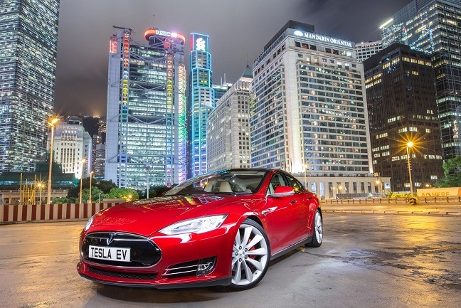 фото DR Tesla відкличе 135 000 електромобілів через проблеми з тачскріном